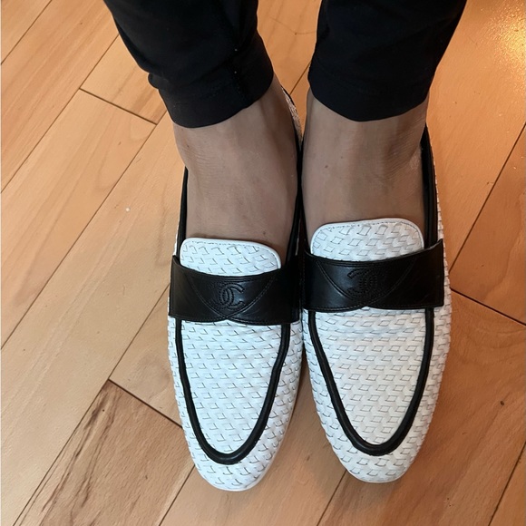 CHANEL 2017 Loafers Size 38 in great condition - Picture 5 of 7